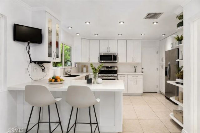 19611 Rosita Street, Tarzana, CA 91356
