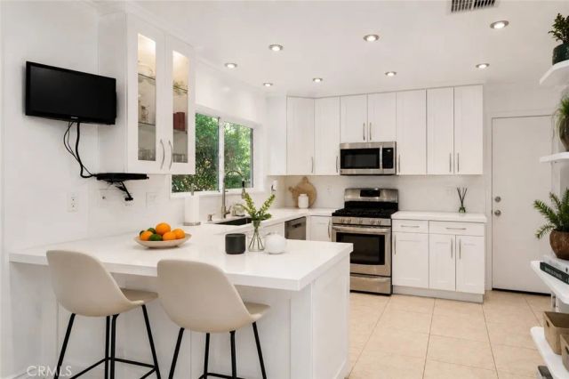 19611 Rosita Street, Tarzana, CA 91356
