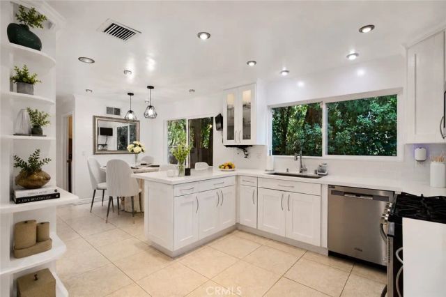 19611 Rosita Street, Tarzana, CA 91356