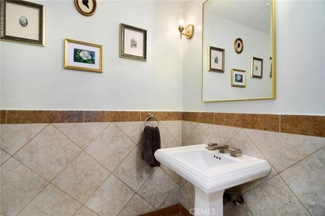 19611 Rosita Street, Tarzana, CA 91356