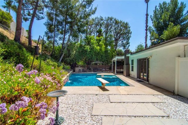 19611 Rosita Street, Tarzana, CA 91356