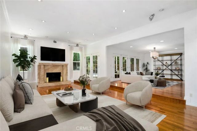 19611 Rosita Street, Tarzana, CA 91356