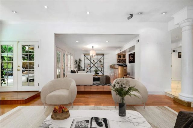 19611 Rosita Street, Tarzana, CA 91356