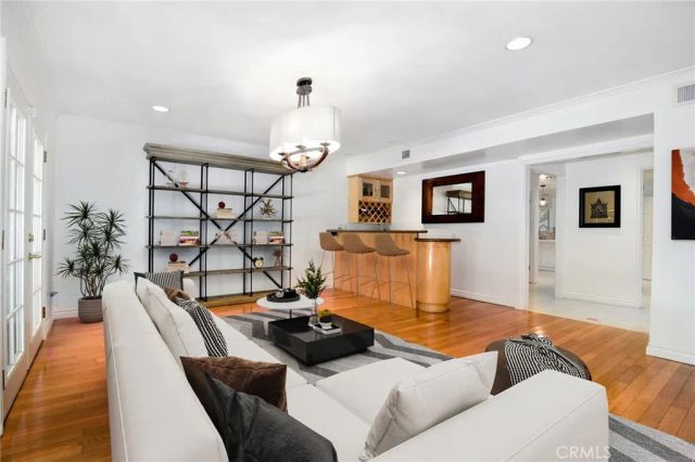 19611 Rosita Street, Tarzana, CA 91356