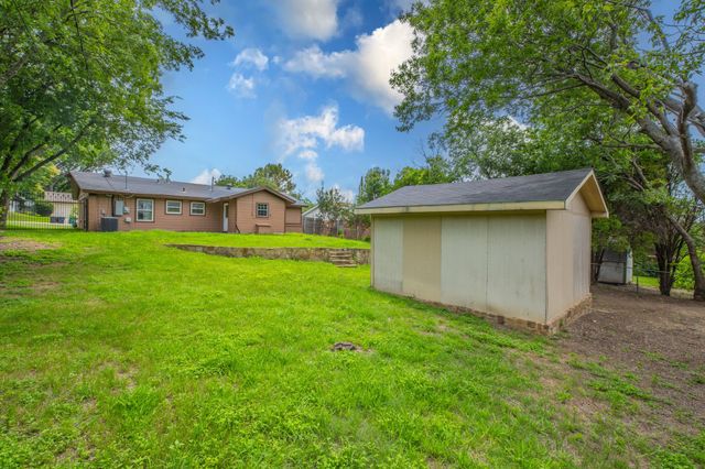 7824 Davenport Avenue, Fort Worth, TX 76116