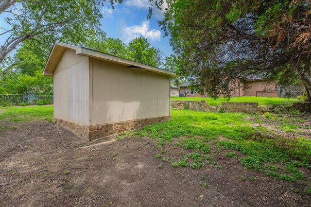 7824 Davenport Avenue, Fort Worth, TX 76116