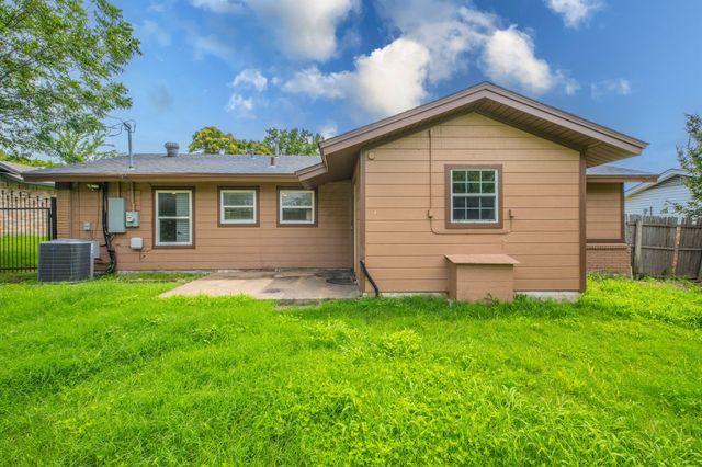 7824 Davenport Avenue, Fort Worth, TX 76116