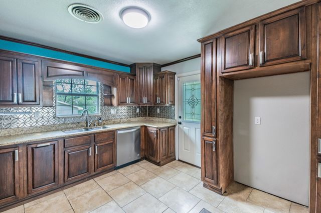 7824 Davenport Avenue, Fort Worth, TX 76116