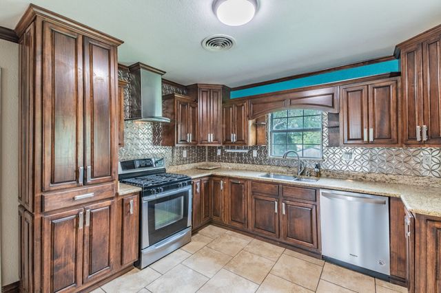 7824 Davenport Avenue, Fort Worth, TX 76116