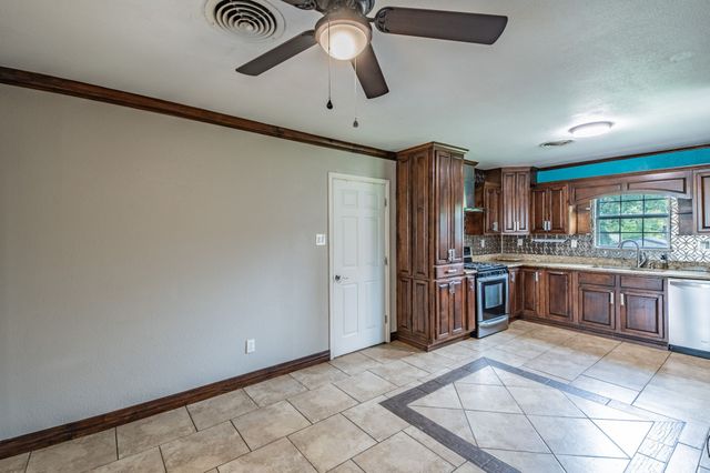 7824 Davenport Avenue, Fort Worth, TX 76116
