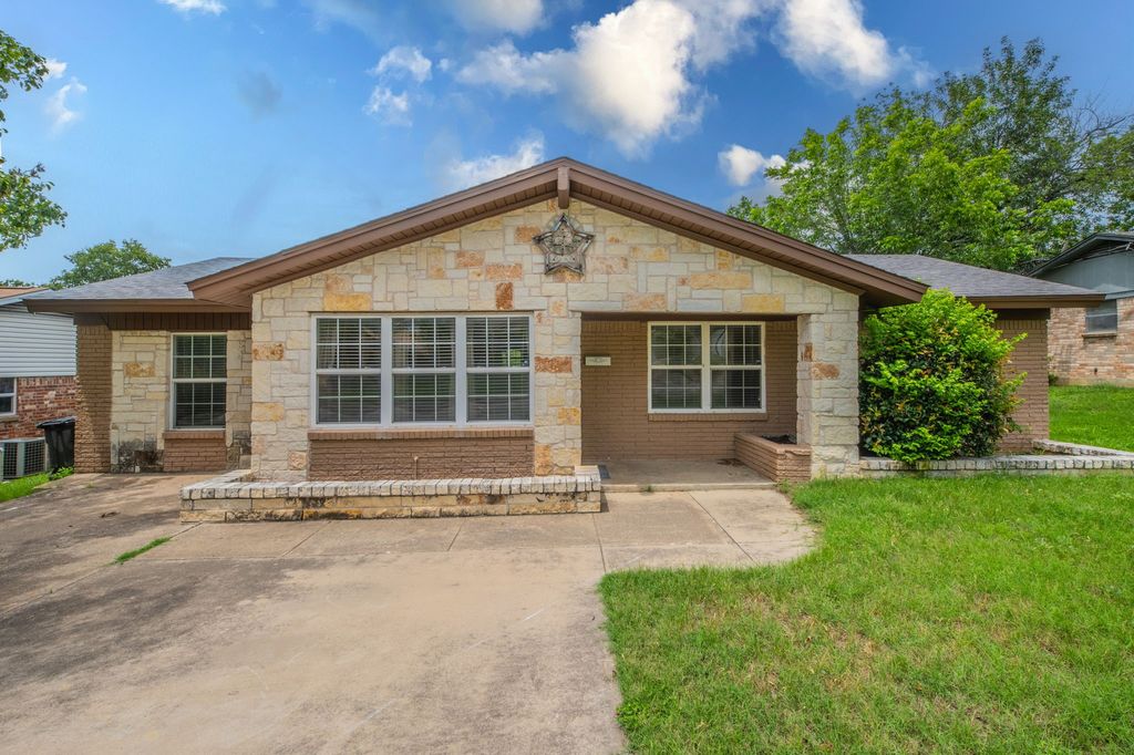 7824 Davenport Avenue, Fort Worth, TX 76116