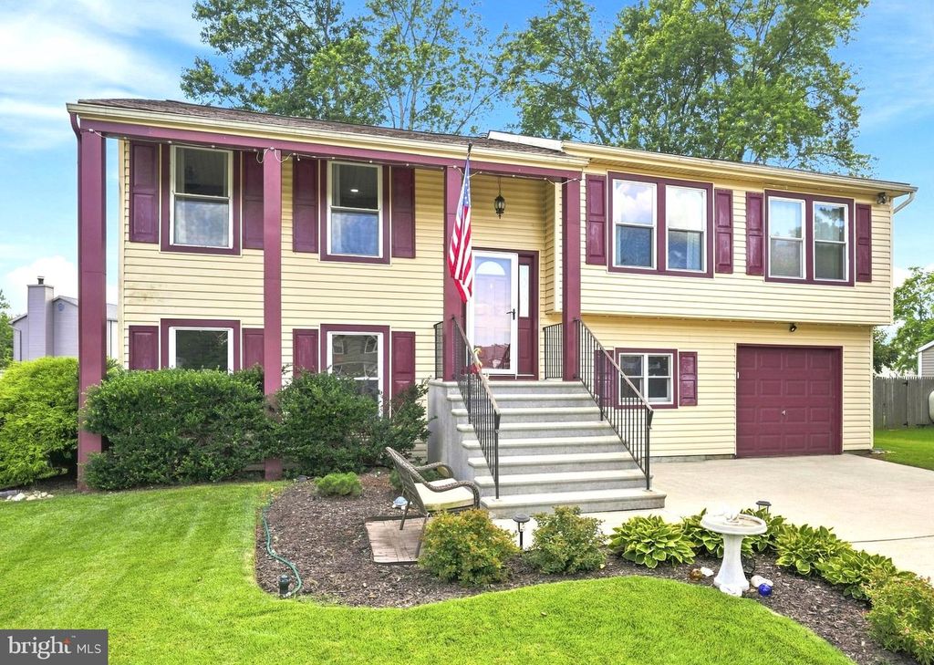 405 JENNIFER LN, WILLIAMSTOWN, NJ 08094 — exterior