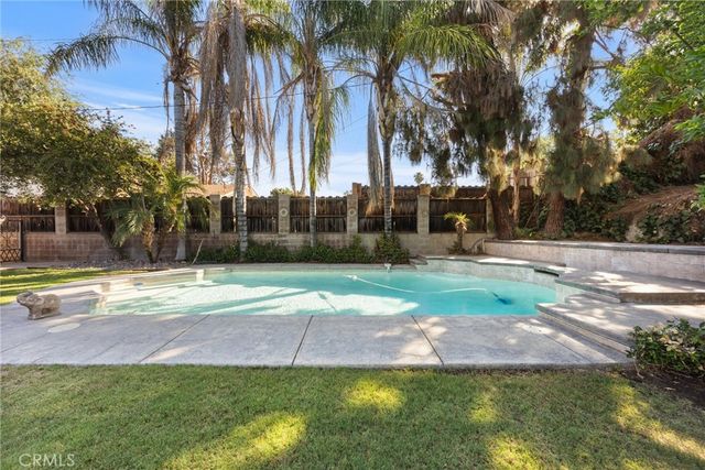 3825 Dalehurst Drive, Bakersfield, CA 93306