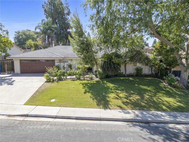 3825 Dalehurst Drive, Bakersfield, CA 93306
