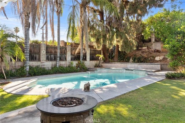 3825 Dalehurst Drive, Bakersfield, CA 93306