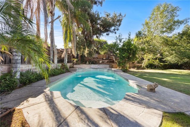 3825 Dalehurst Drive, Bakersfield, CA 93306