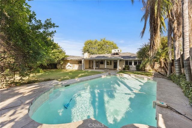 3825 Dalehurst Drive, Bakersfield, CA 93306