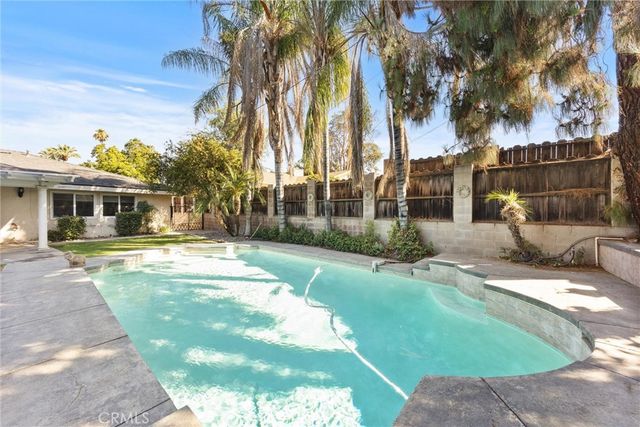 3825 Dalehurst Drive, Bakersfield, CA 93306