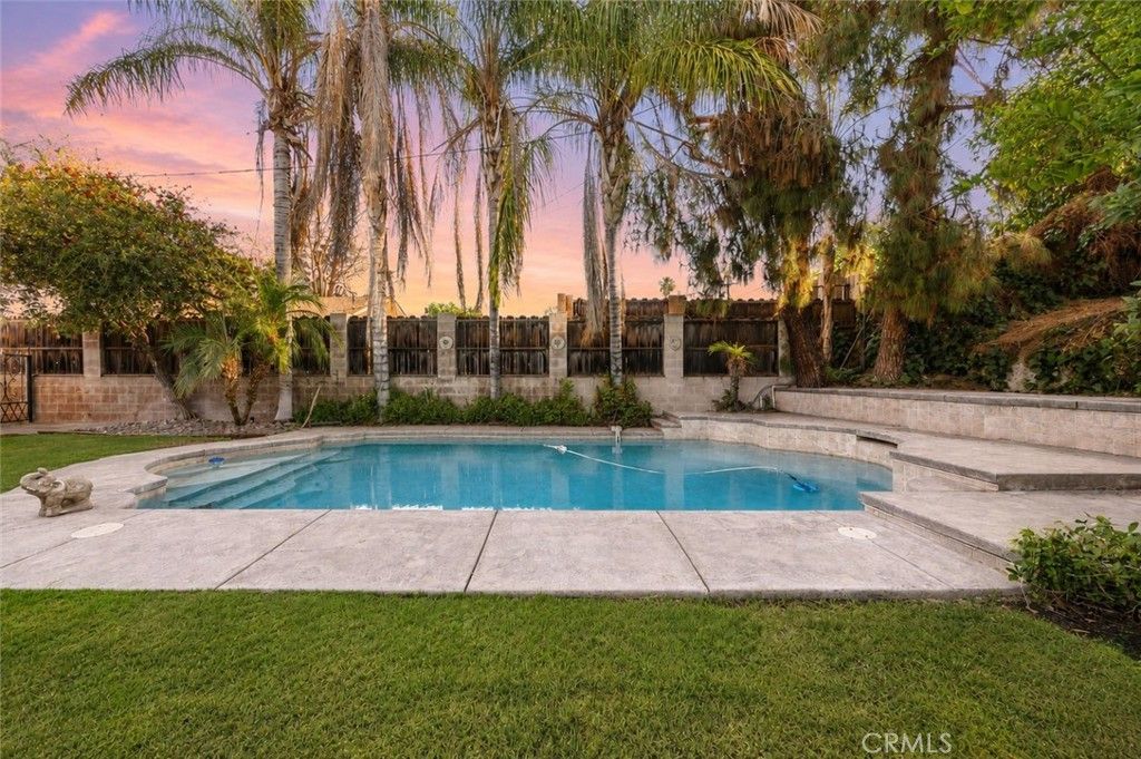 3825 Dalehurst Drive, Bakersfield, CA 93306