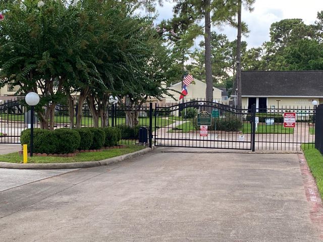 14515 Wunderlich Drive 704, Houston, TX 77069