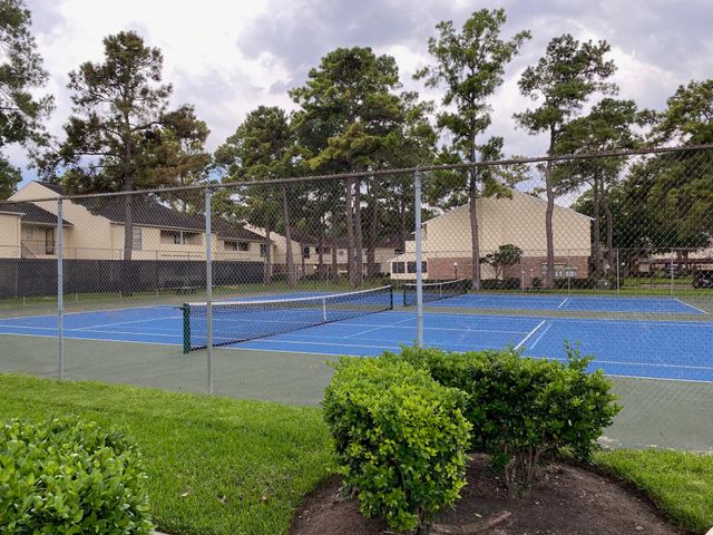 14515 Wunderlich Drive 704, Houston, TX 77069