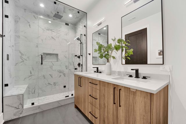 5015 N CLARK Street 304, Chicago, IL 60640