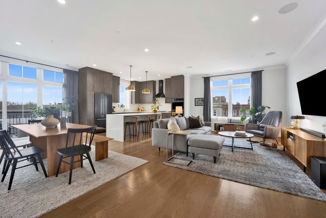 5015 N CLARK Street 304, Chicago, IL 60640