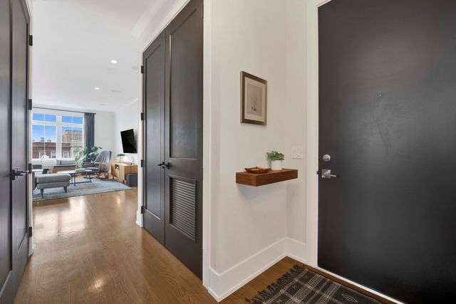 5015 N CLARK Street 304, Chicago, IL 60640