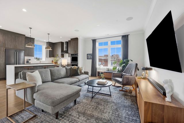 5015 N CLARK Street 304, Chicago, IL 60640