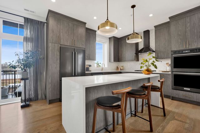 5015 N CLARK Street 304, Chicago, IL 60640