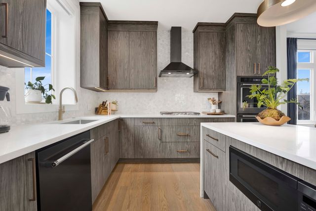 5015 N CLARK Street 304, Chicago, IL 60640