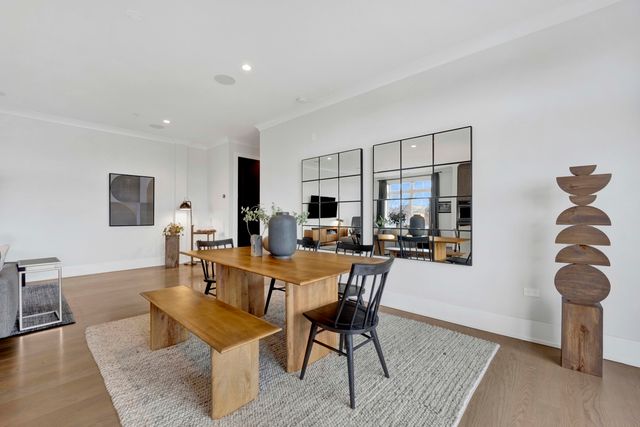 5015 N CLARK Street 304, Chicago, IL 60640