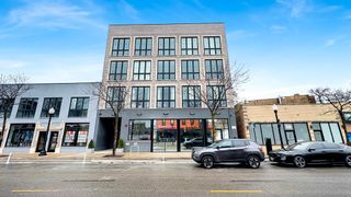 5015 N CLARK Street 304, Chicago, IL 60640