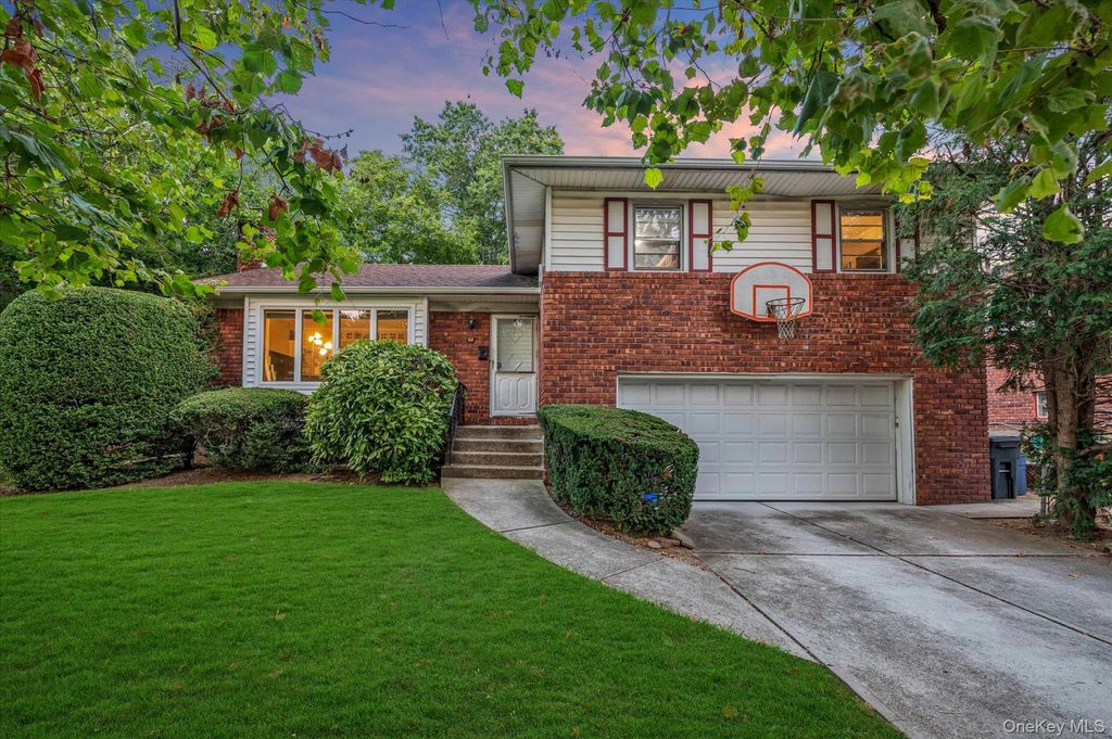 68 Bergman Drive, Hewlett, NY 11557 — exterior