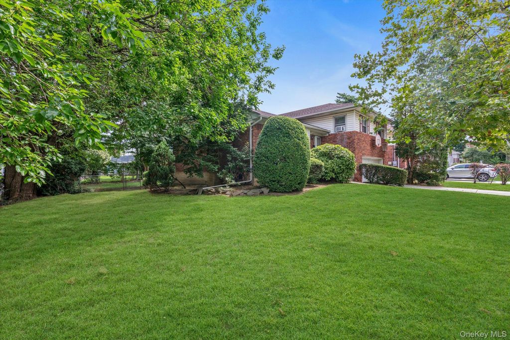 68 Bergman Drive, Hewlett, NY 11557 — photo 3