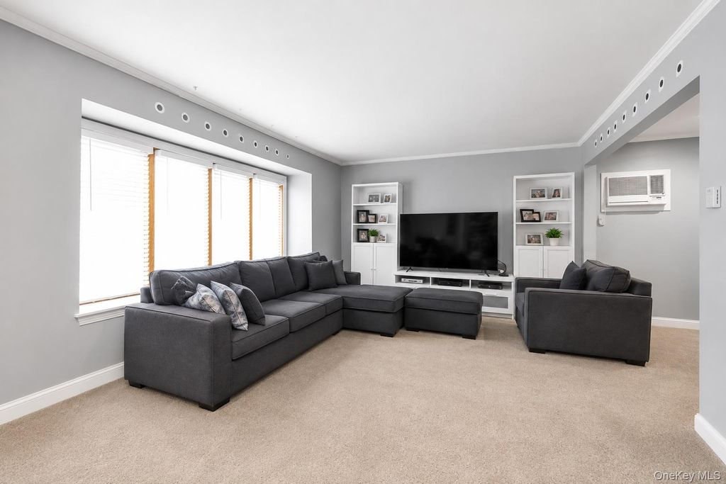 68 Bergman Drive, Hewlett, NY 11557 — photo 4