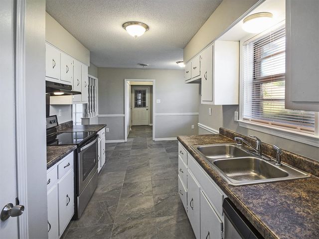 6731 STARKENBURG LN, Memphis, TN 38115