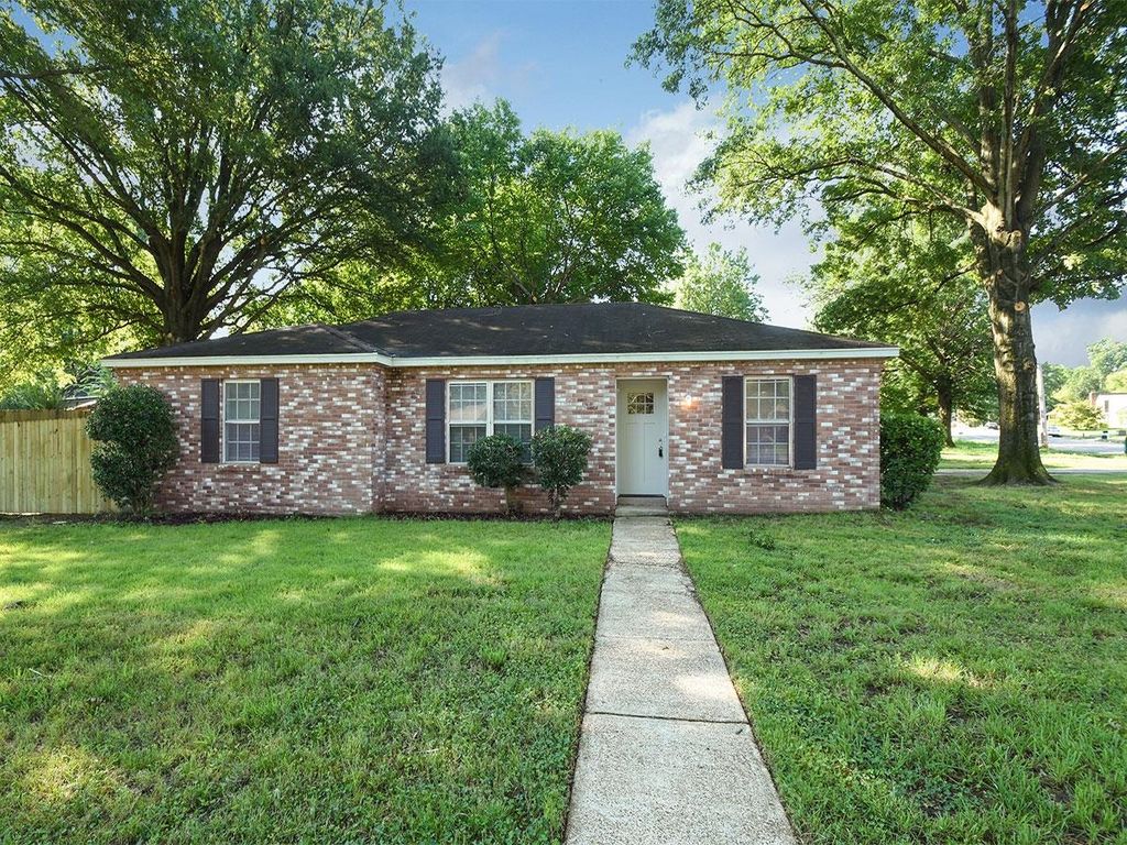 6731 STARKENBURG LN, Memphis, TN 38115