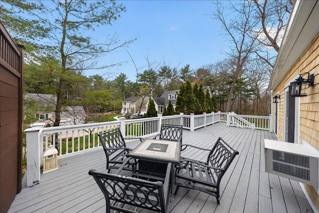 14 Cedarledge Village 14, Cohasset, MA 02025