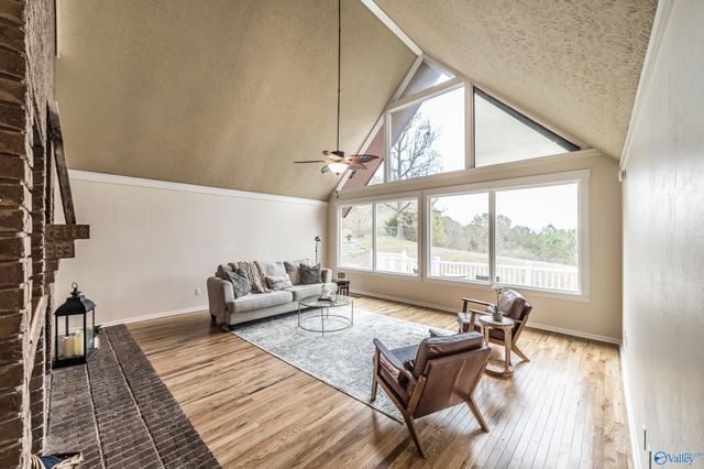 3405 Creek Circle, Guntersville, AL 35976