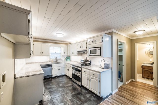 3405 Creek Circle, Guntersville, AL 35976