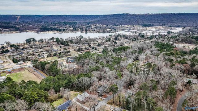 3405 Creek Circle, Guntersville, AL 35976