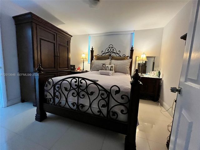 5050 NW 7th St 312, Miami, FL 33126