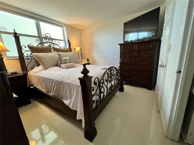5050 NW 7th St 312, Miami, FL 33126