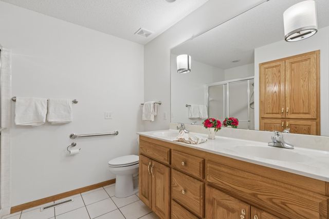 12980 39th Avenue N, Plymouth, MN 55441