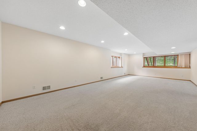12980 39th Avenue N, Plymouth, MN 55441