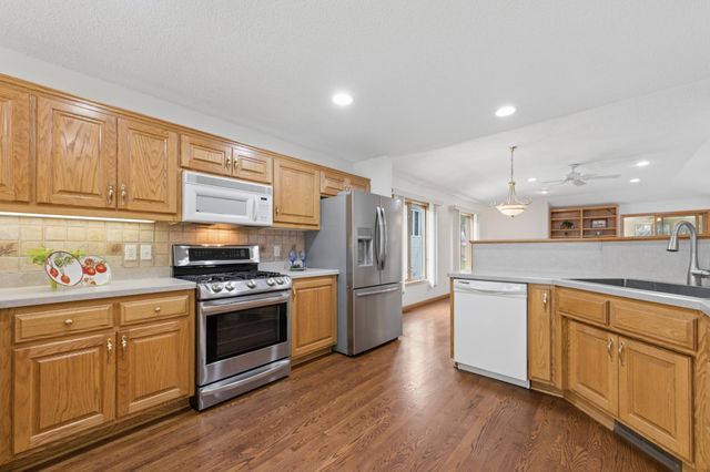 12980 39th Avenue N, Plymouth, MN 55441