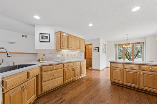 12980 39th Avenue N, Plymouth, MN 55441