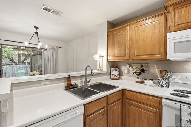 4239 Shady Tree, San Antonio, TX 78247