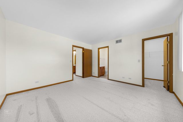 959 Ellsworth Drive, Grayslake, IL 60030